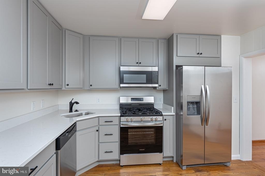 416 E Cross Street - Photo 7