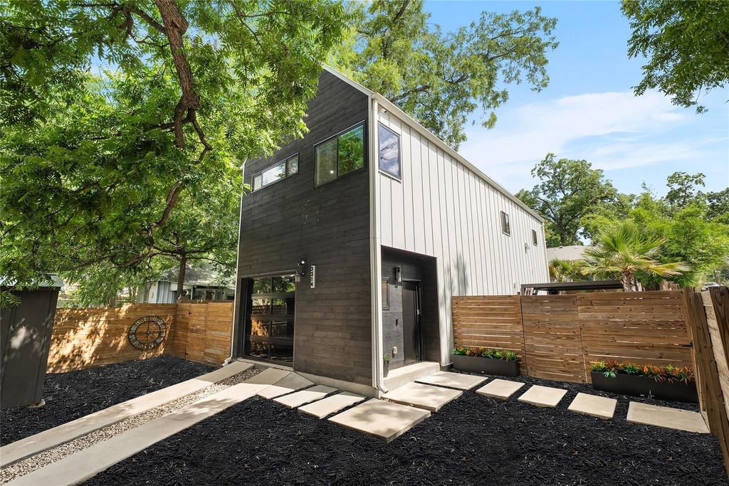 2214 Garden St - Photo 2