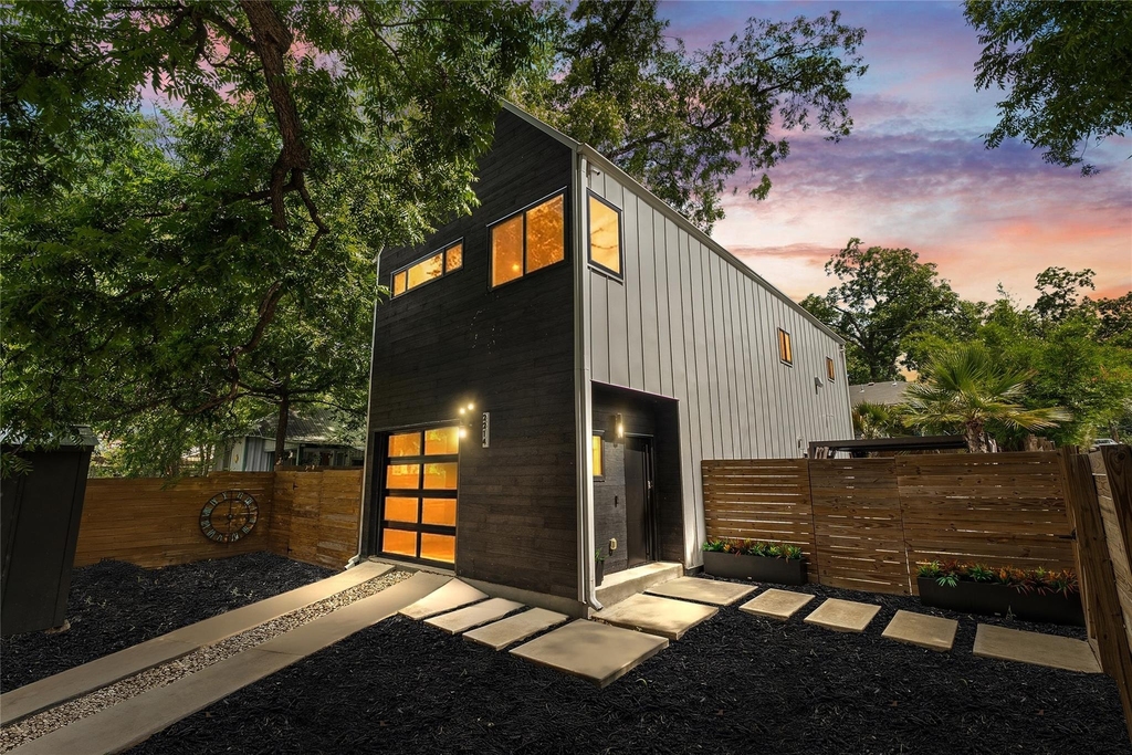2214 Garden St - Photo 1