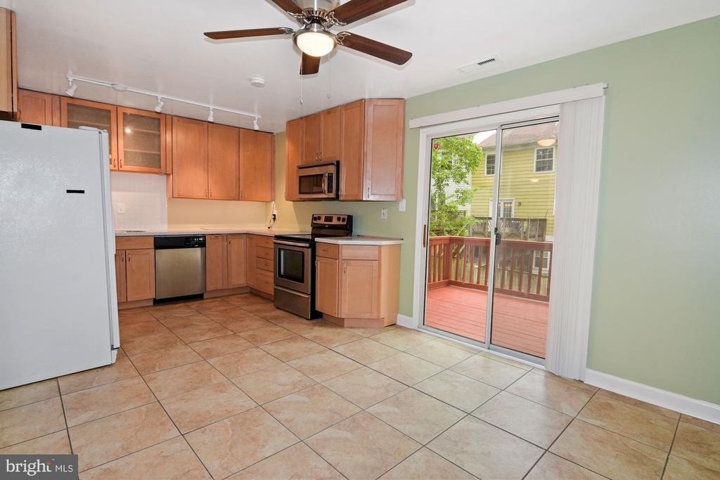 1467 Chatham Court - Photo 6