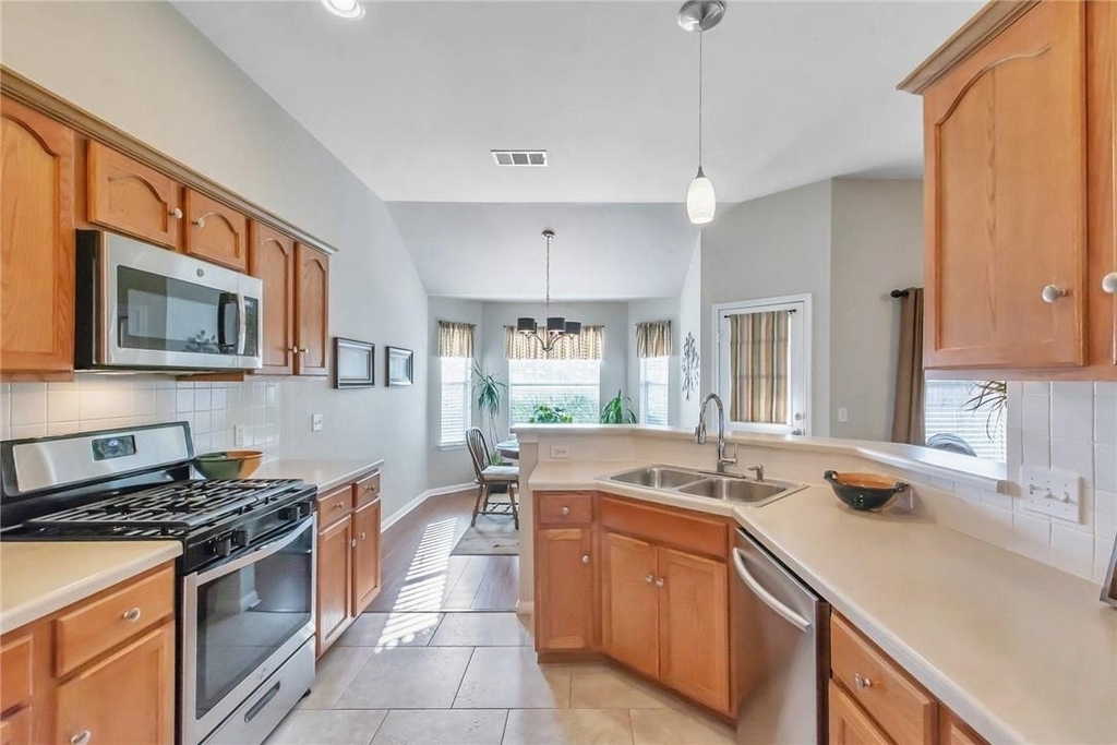 310 Stewart Dr - Photo 6