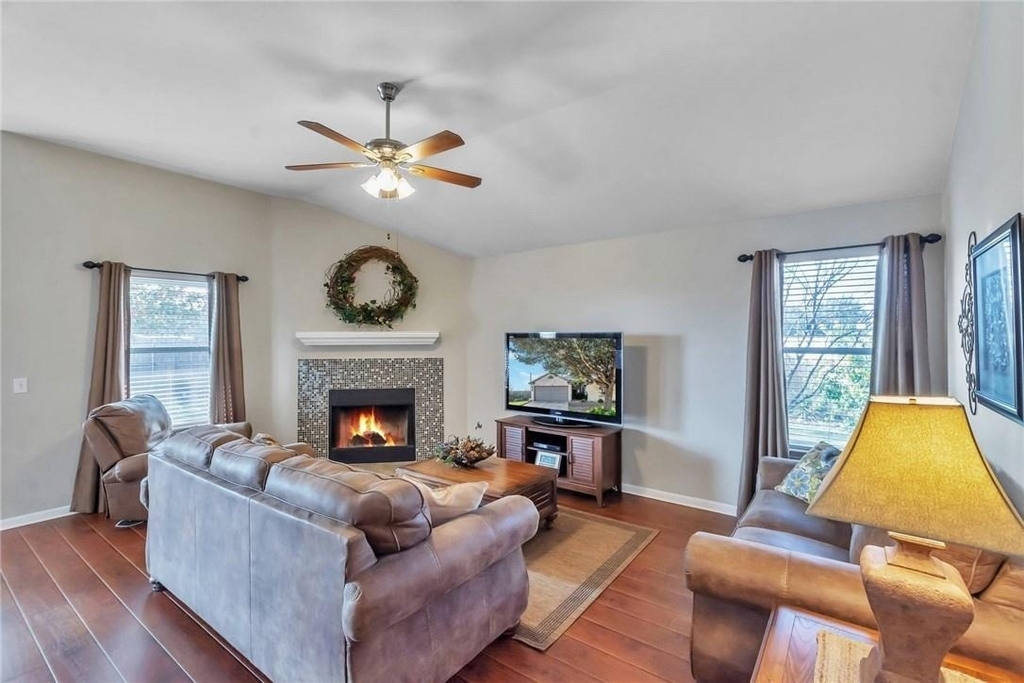 310 Stewart Dr - Photo 4
