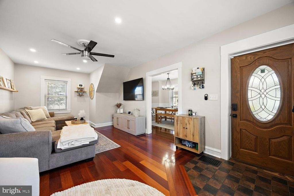 29 Sycamore Street - Photo 2