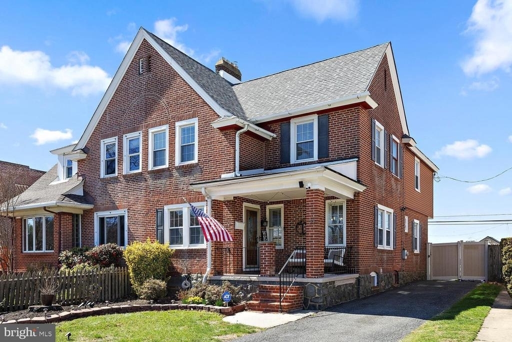 29 Sycamore Street - Photo 0