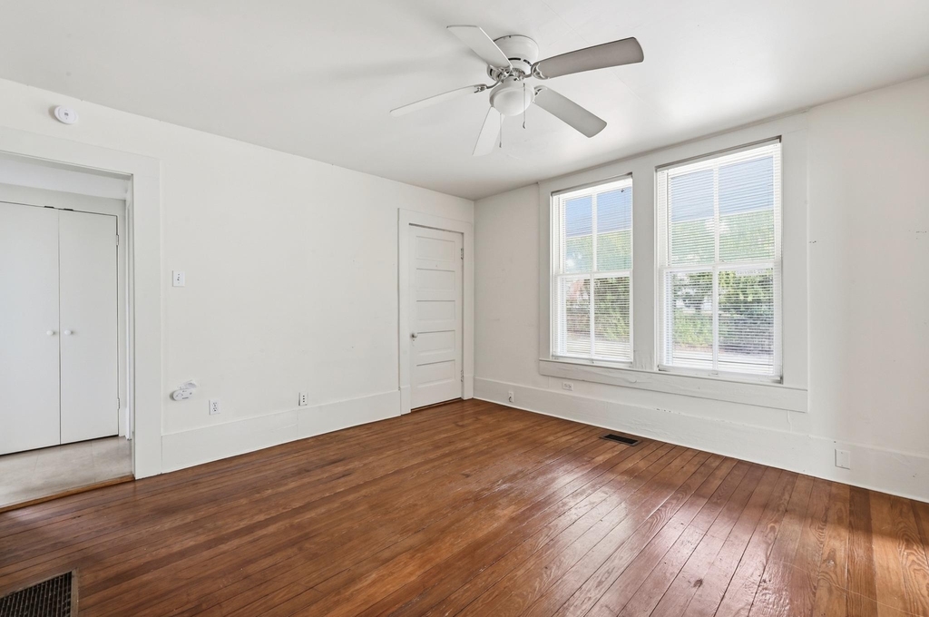 3205 Guadalupe St - Photo 3