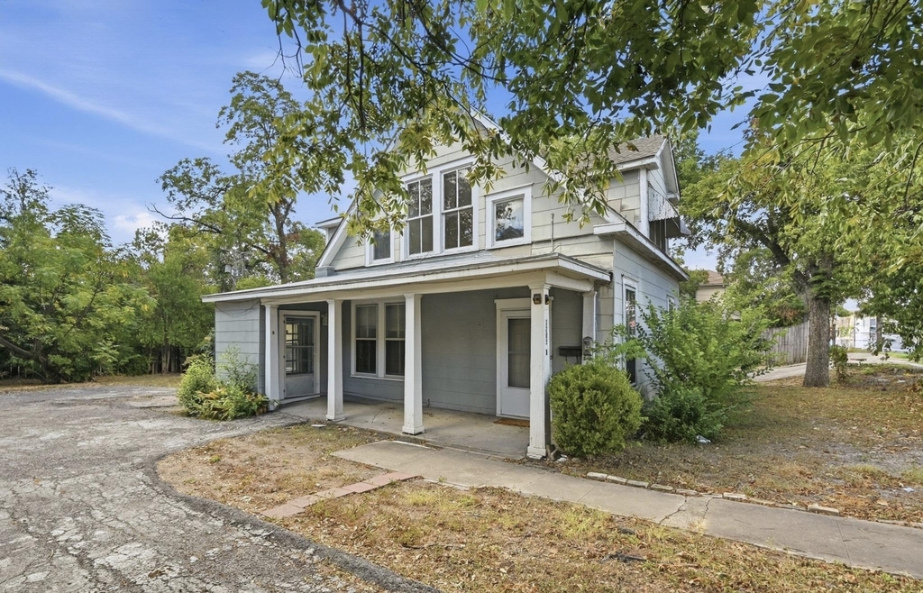 3205 Guadalupe St - Photo 1