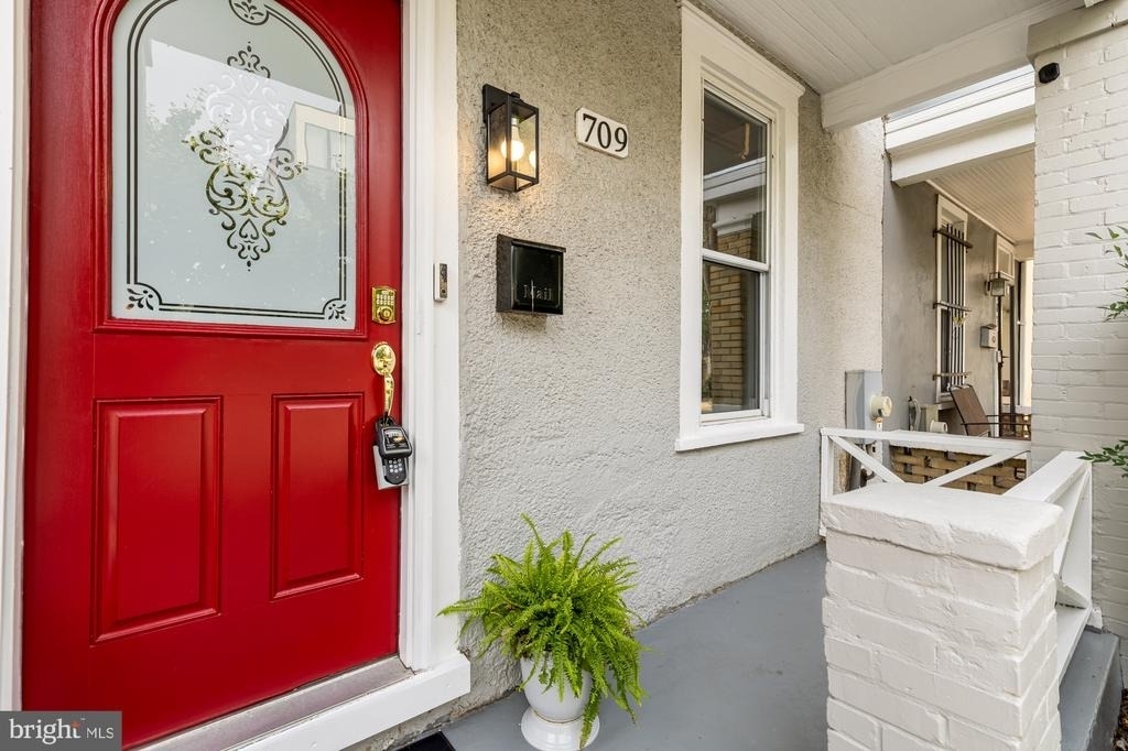 709 16th Street Ne - Photo 2