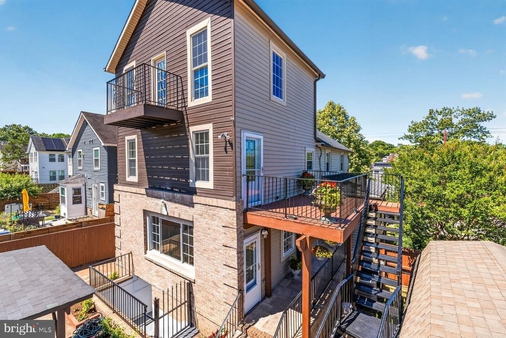 4037 22nd Street Ne - Photo 4
