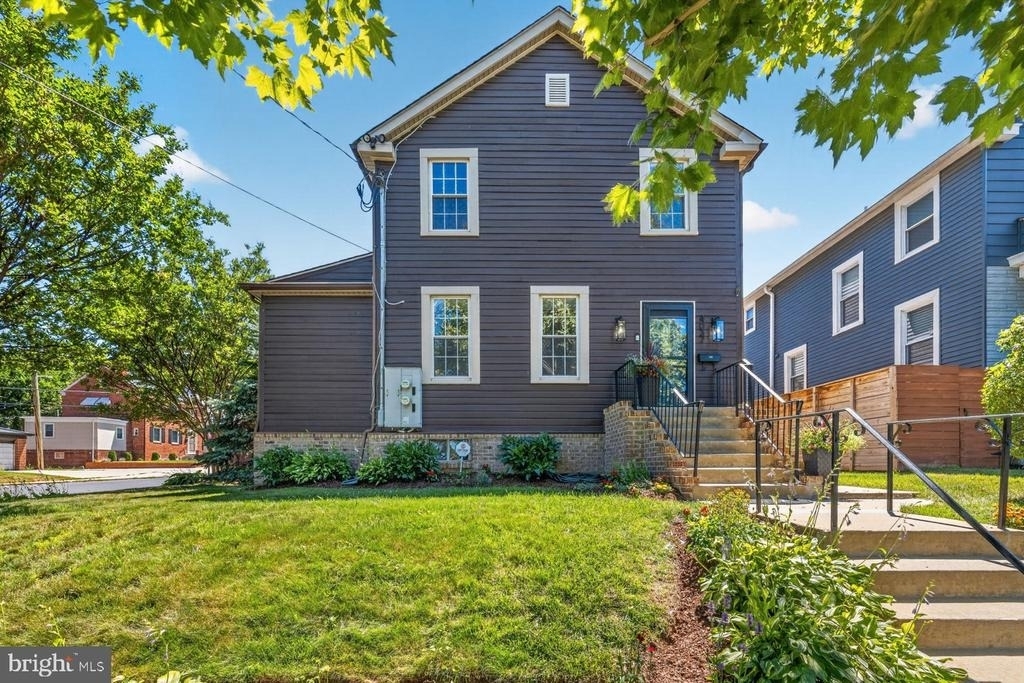 4037 22nd Street Ne - Photo 5