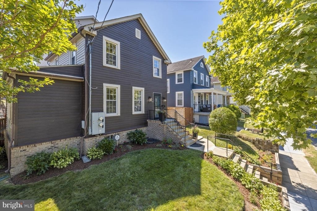 4037 22nd Street Ne - Photo 11