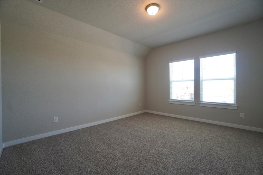 136 Greinert Dr - Photo 19