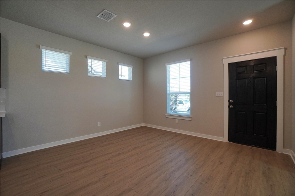 136 Greinert Dr - Photo 6
