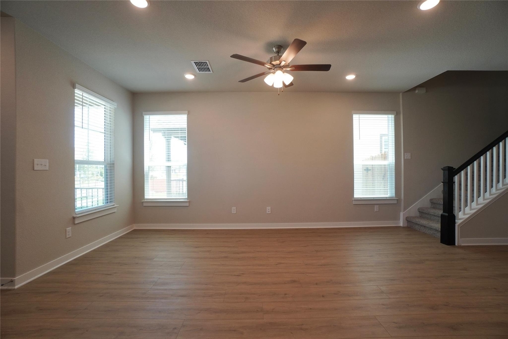 136 Greinert Dr - Photo 9