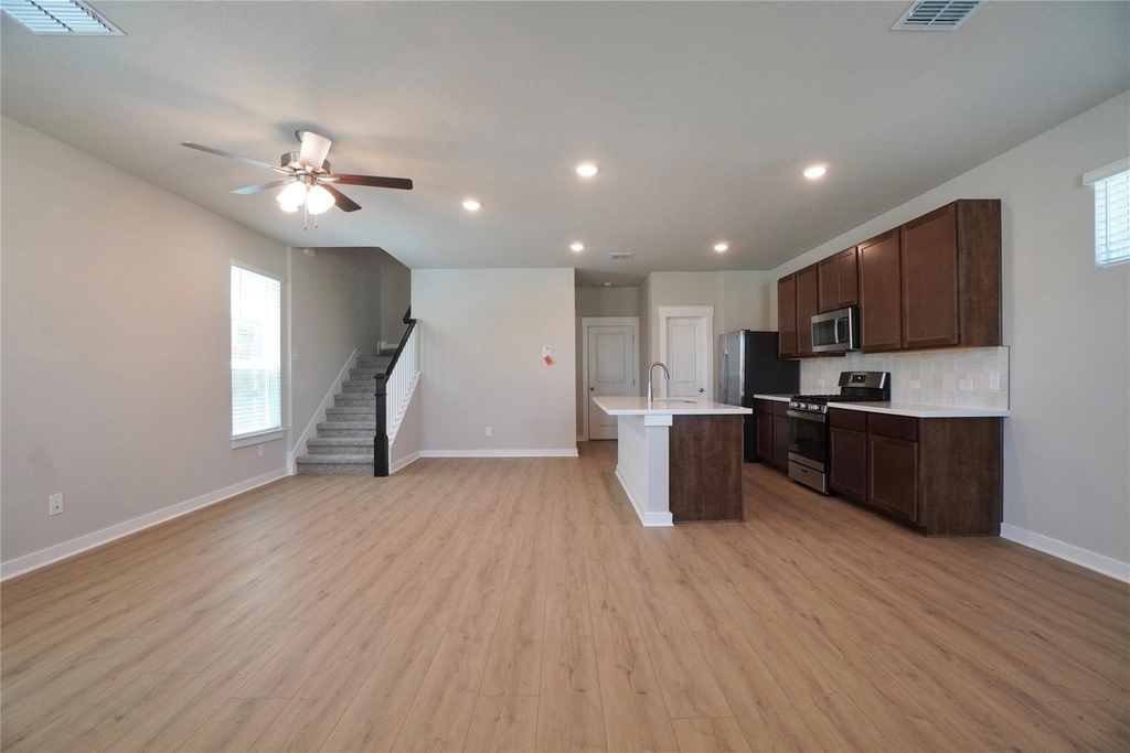 136 Greinert Dr - Photo 5