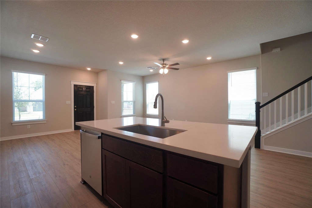136 Greinert Dr - Photo 15