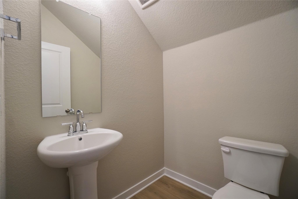 136 Greinert Dr - Photo 14