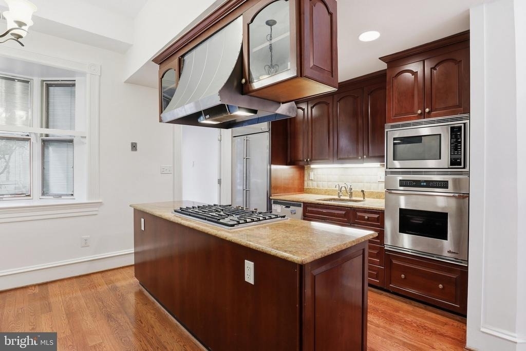 1110 P Street Nw - Photo 9