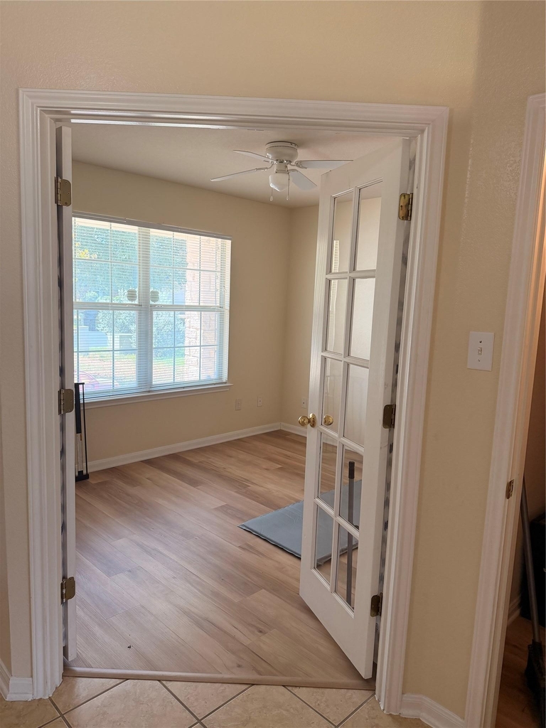 1309 Ascot St - Photo 2