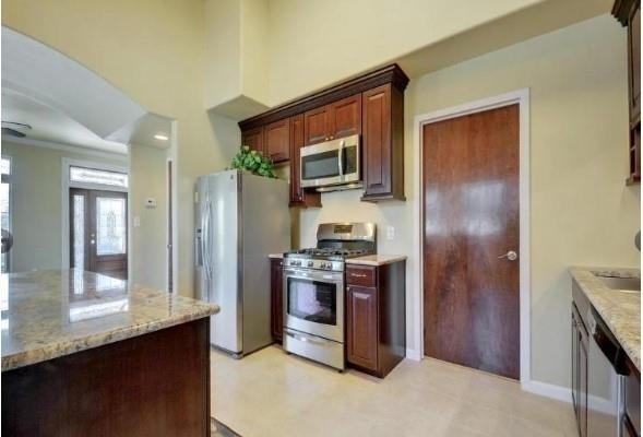 2406 E 11th St - Photo 10