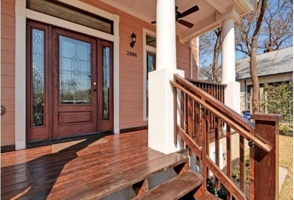 2406 E 11th St - Photo 2