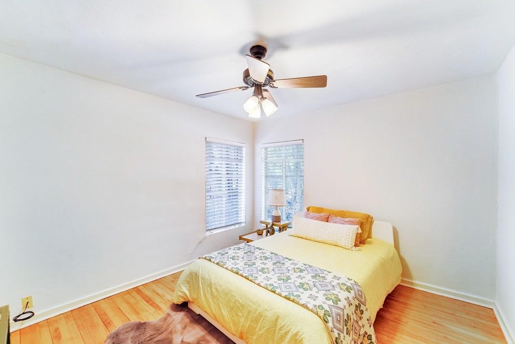 1064 Sycamore St - Photo 8