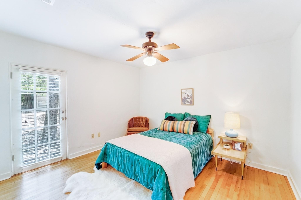 1064 Sycamore St - Photo 6