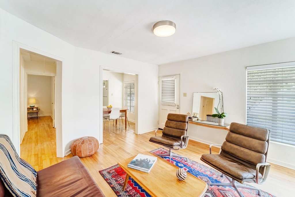1064 Sycamore St - Photo 1