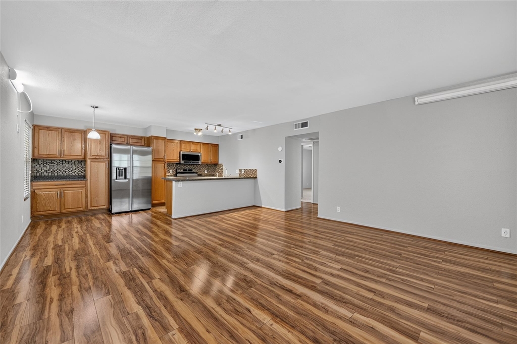 910 Duncan Ln - Photo 2