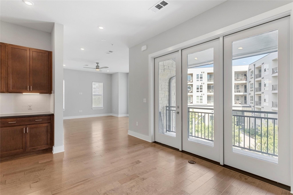 4501 Jackson Ave - Photo 5