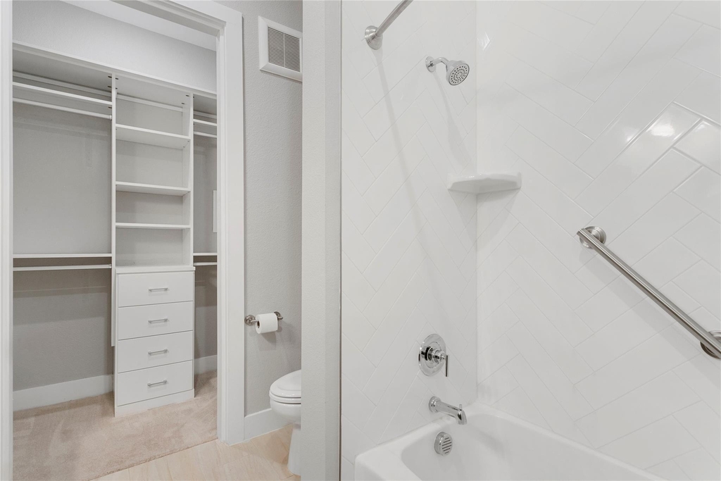 4501 Jackson Ave - Photo 8