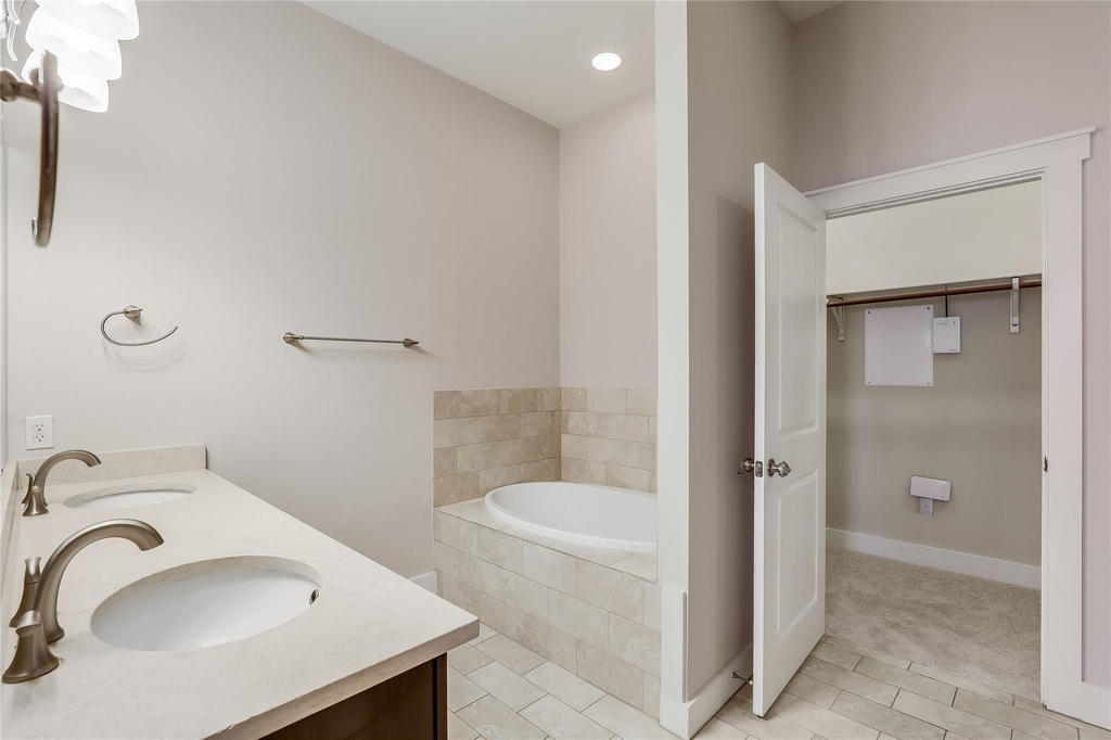2520 Bluebonnet Ln - Photo 4