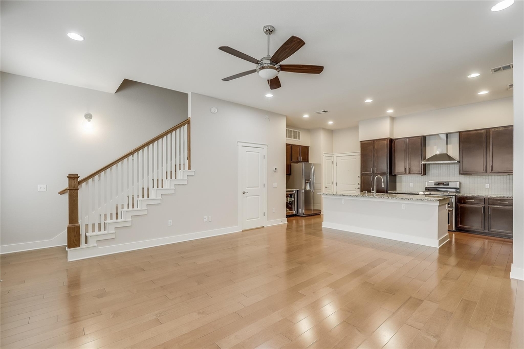 2520 Bluebonnet Ln - Photo 2
