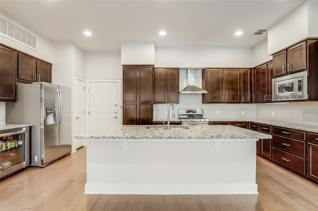 2520 Bluebonnet Ln - Photo 1