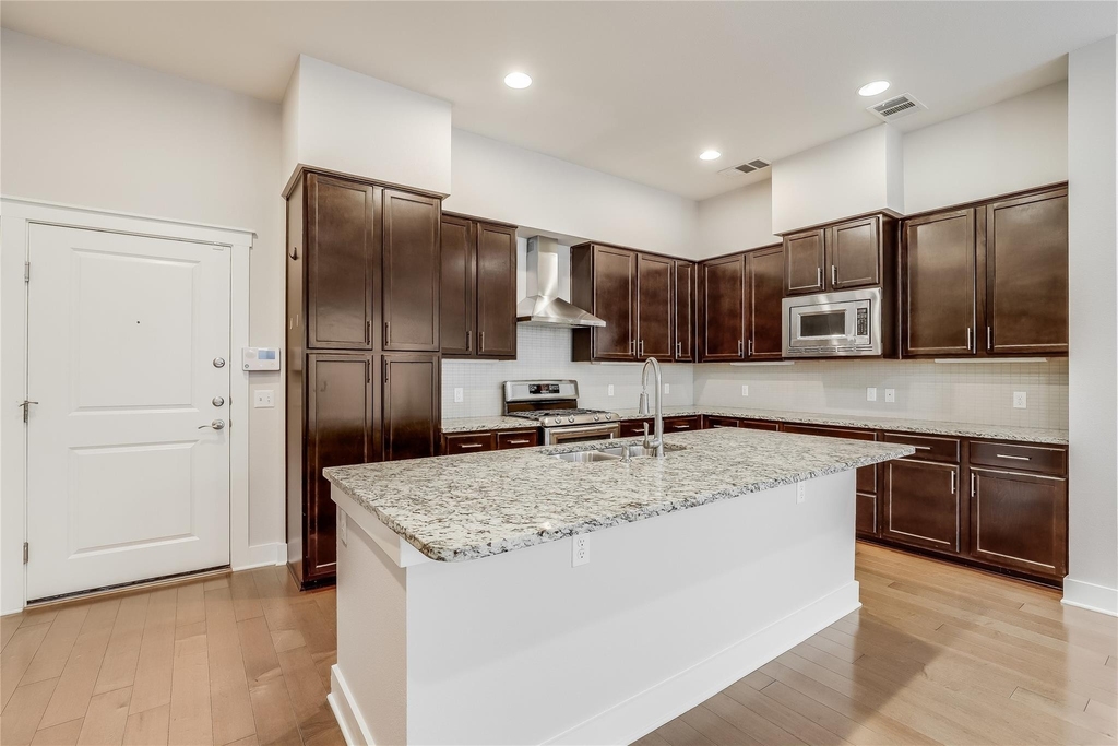 2520 Bluebonnet Ln - Photo 11