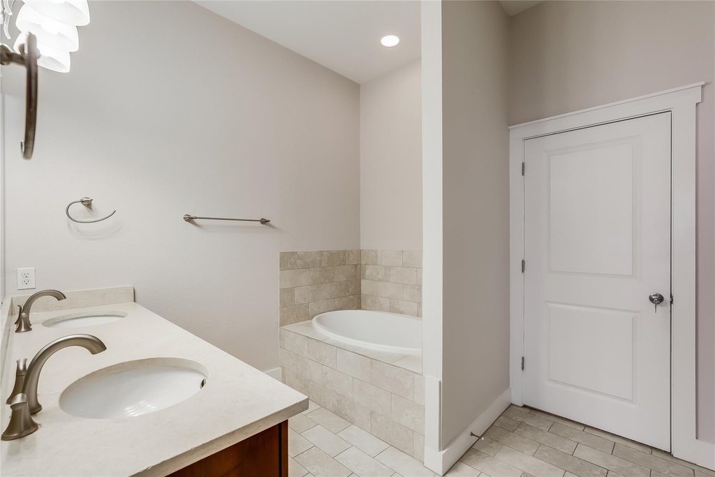 2520 Bluebonnet Ln - Photo 18