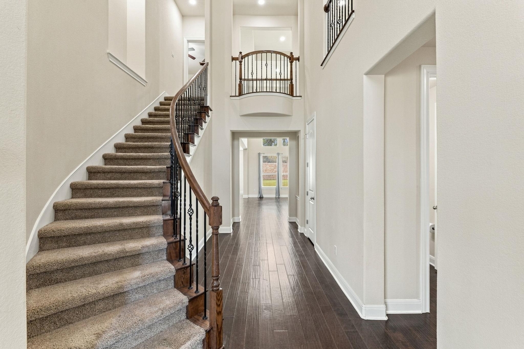 235 Senna Dr - Photo 2