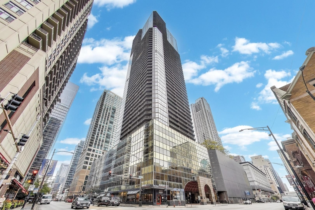 10 E Ontario Street - Photo 0