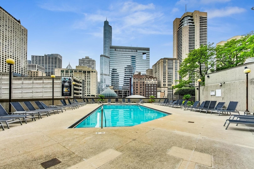 10 E Ontario Street - Photo 32