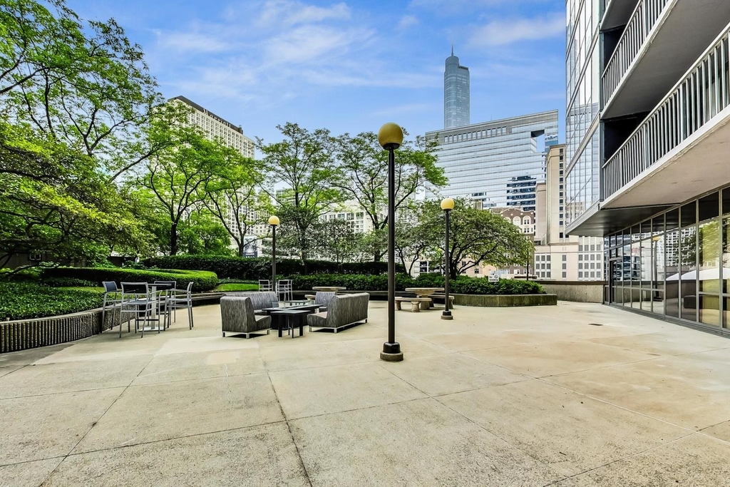 10 E Ontario Street - Photo 33