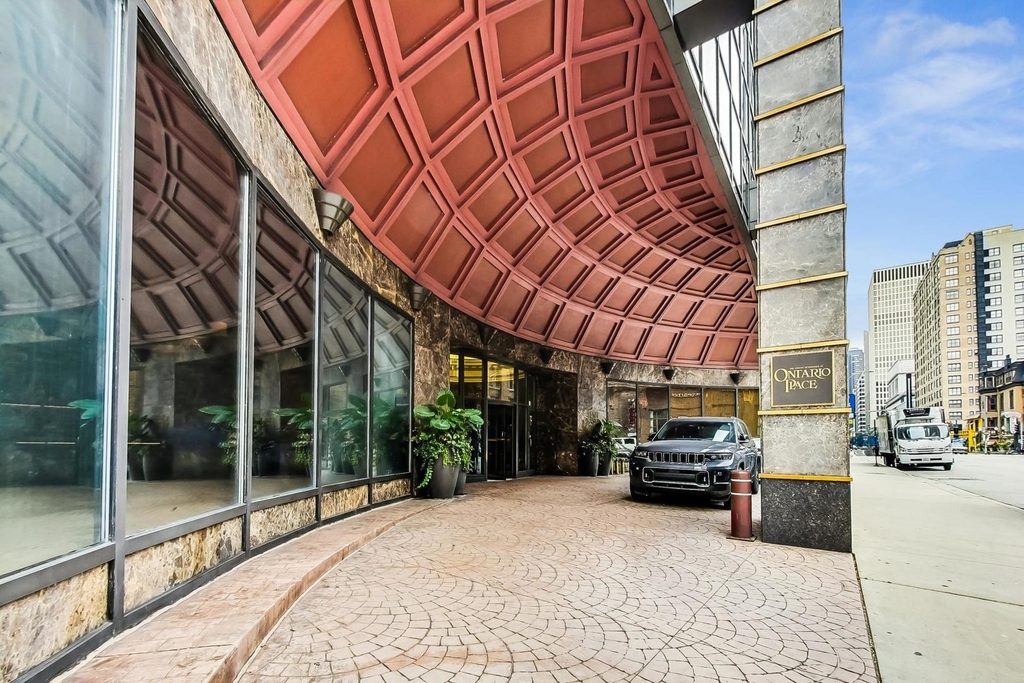 10 E Ontario Street - Photo 4