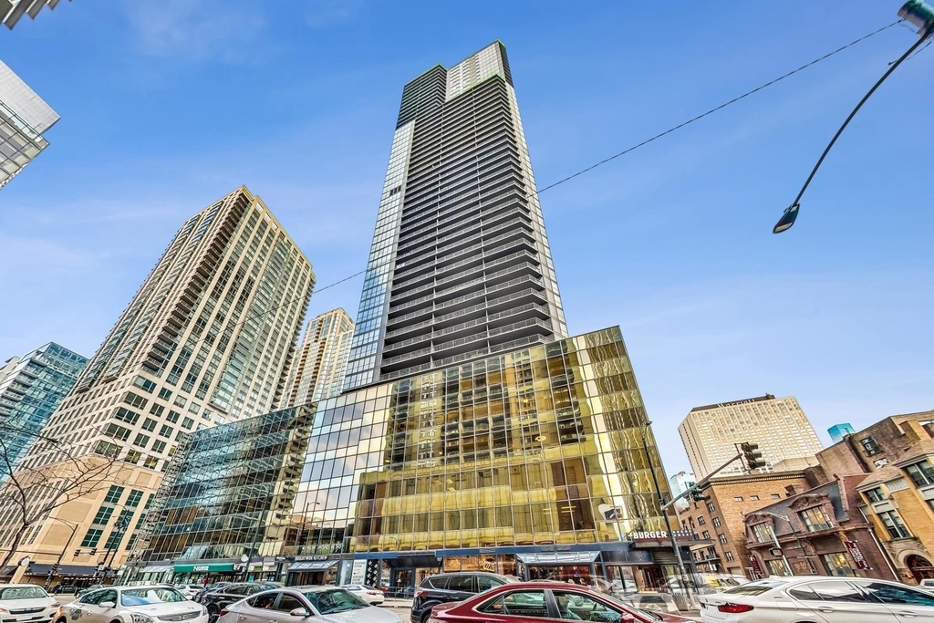 10 E Ontario Street - Photo 1