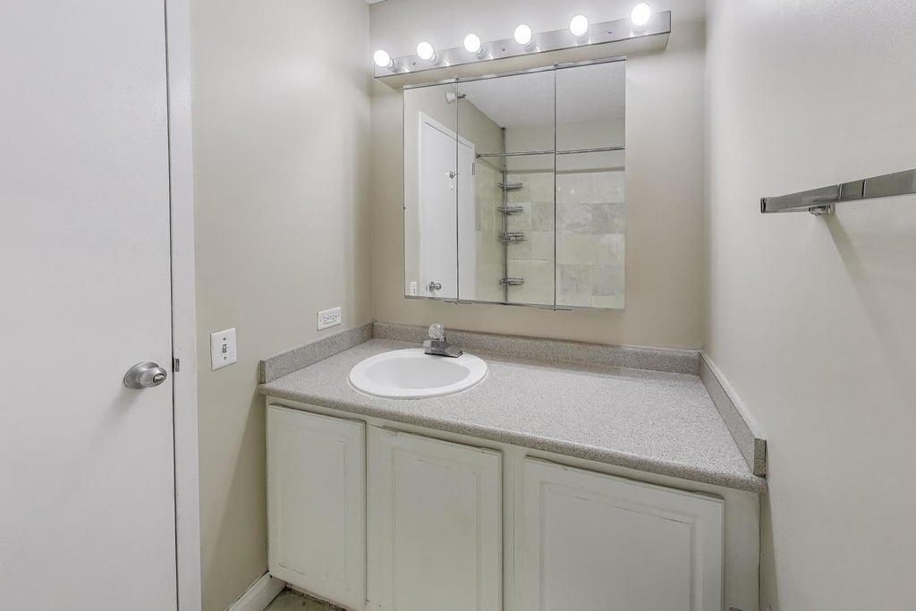 10 E Ontario Street - Photo 18
