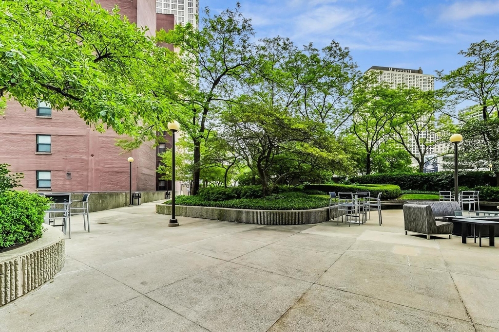 10 E Ontario Street - Photo 37