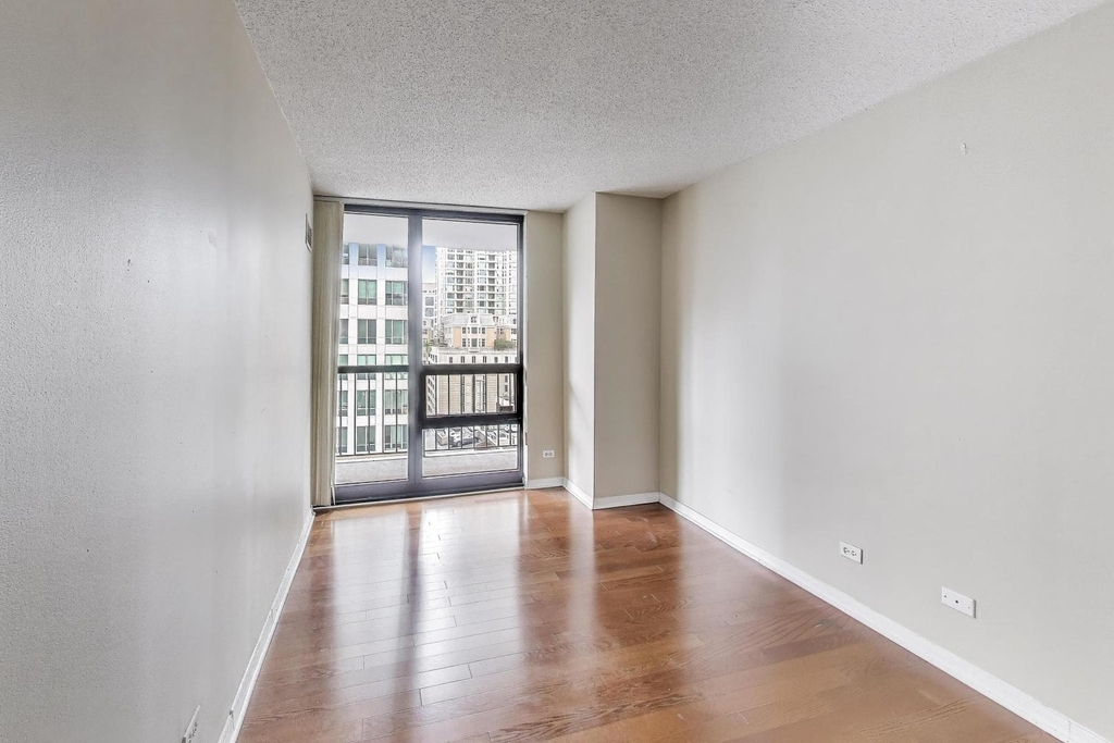 10 E Ontario Street - Photo 16