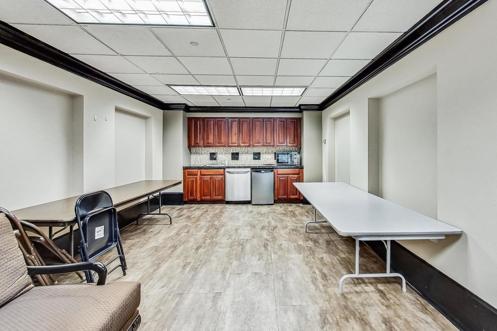 10 E Ontario Street - Photo 35