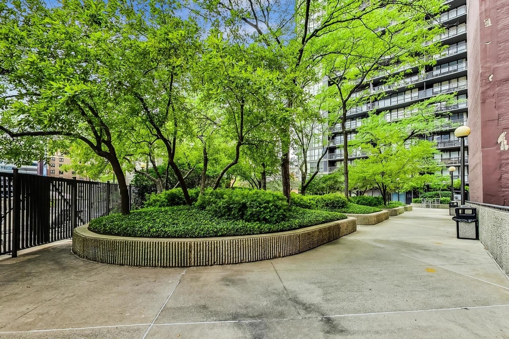 10 E Ontario Street - Photo 40