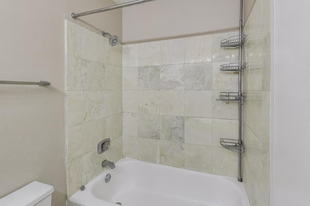10 E Ontario Street - Photo 19