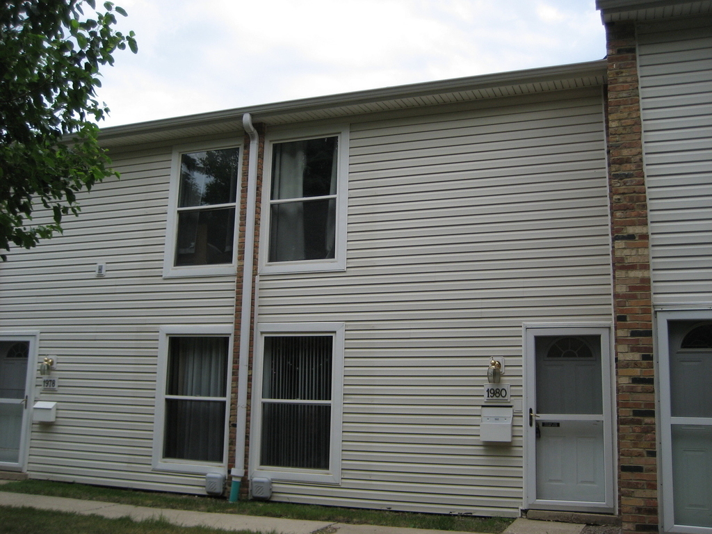1980 Huntington Boulevard - Photo 0
