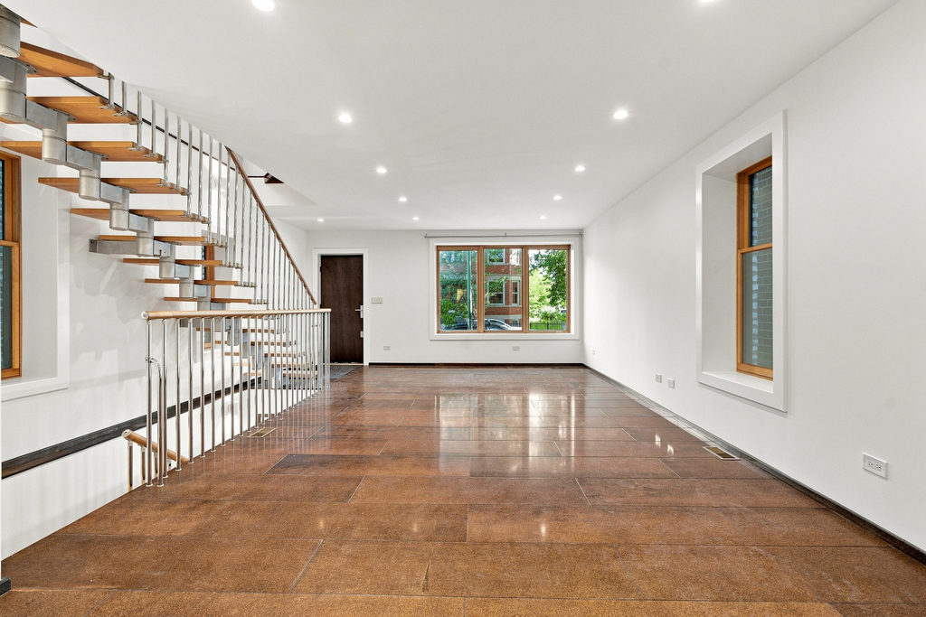 2334 W Medill Avenue - Photo 4