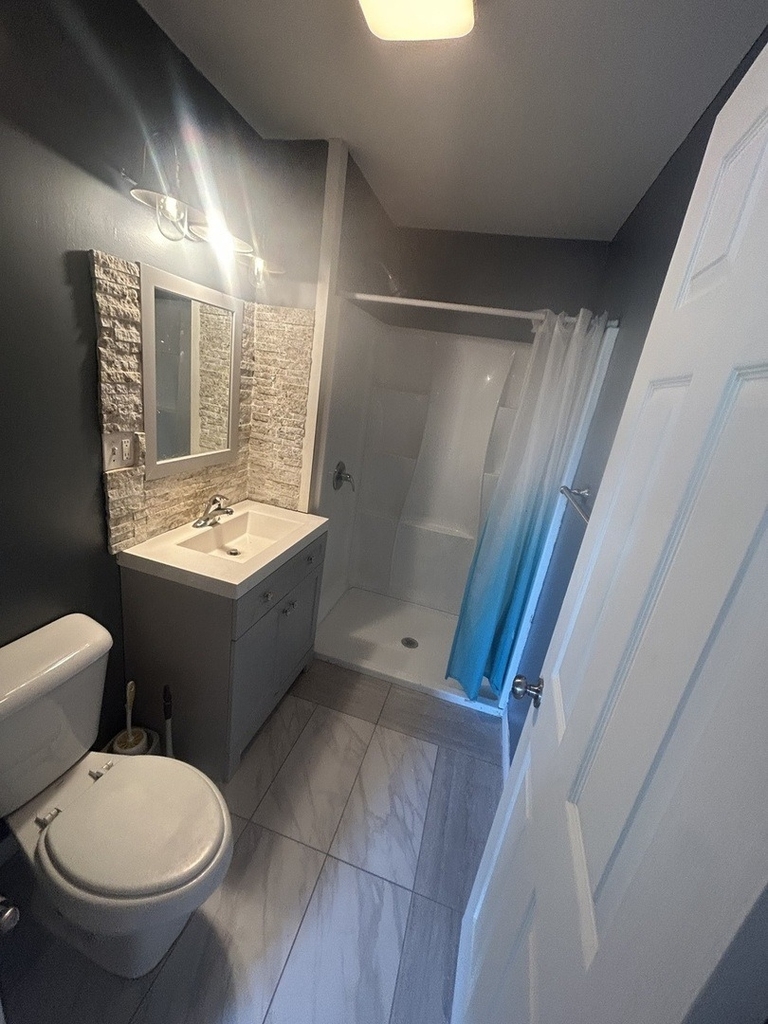 644 W 49th Street - Photo 4